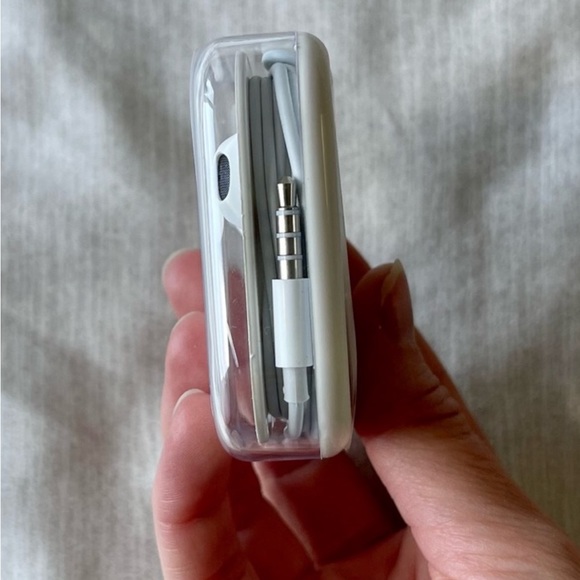 Apple earbuds - Picture 4 of 5